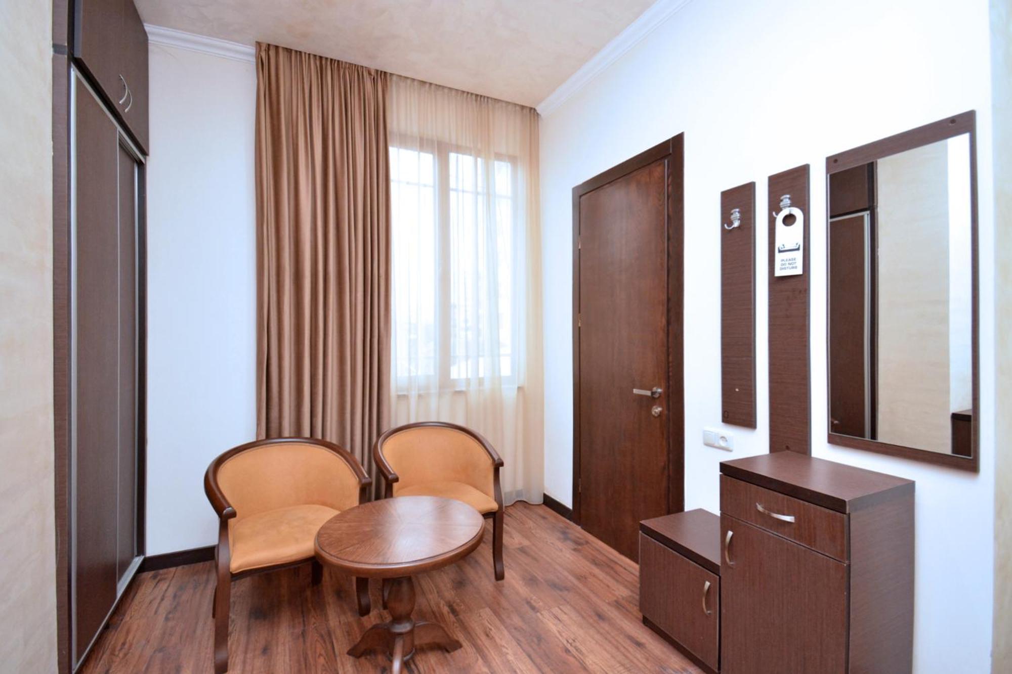 Partez Hotel Yerevan Exterior photo